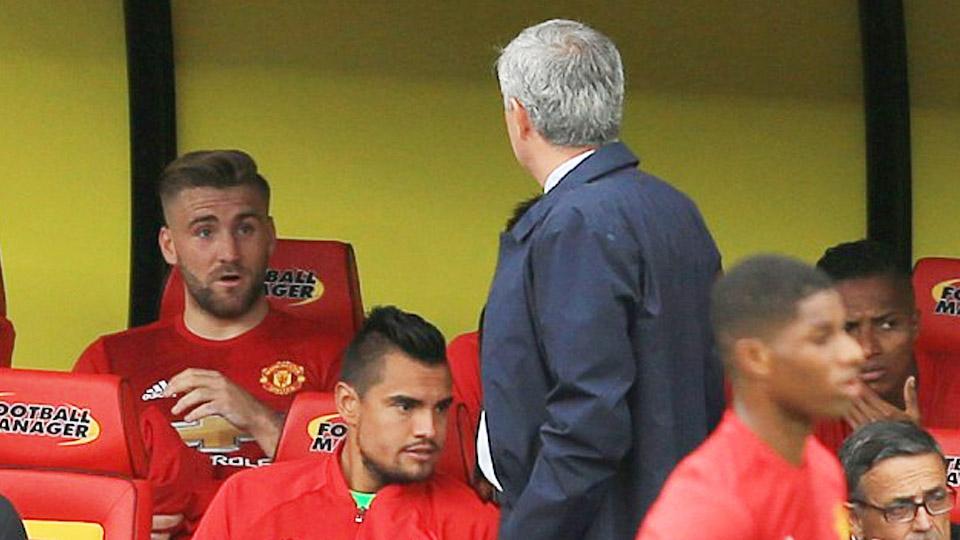 Jose Mourinho saat berbicara dengan Luke Shaw di musim kemarin. - INDOSPORT